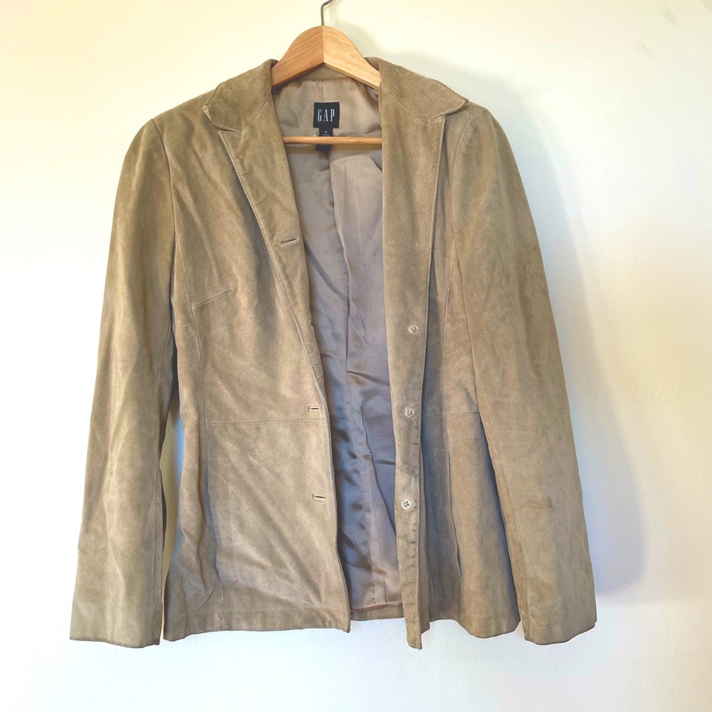 Women’s Gap Genuine Leather Shell/polyester interior.